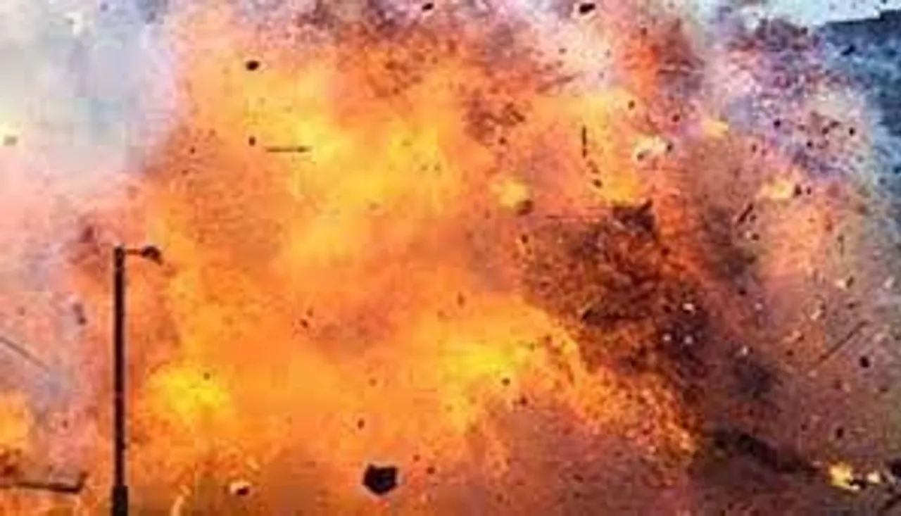 ঘরে ফেরাকে কেন্দ্র করে মল্লারপুরের বানাসপুর গ্রামে বোমাবাজি