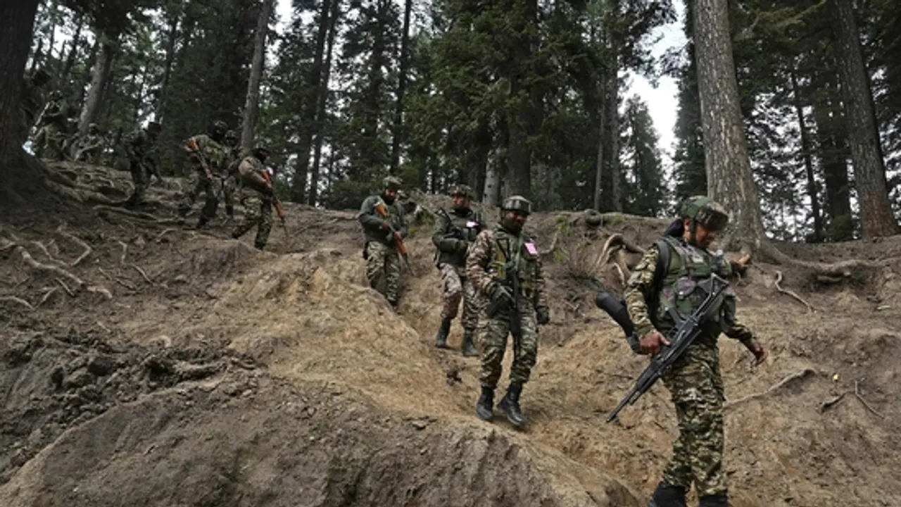 Pakistan Army Fires Across LoC in Kashmir, Indian Army Responds Effectively