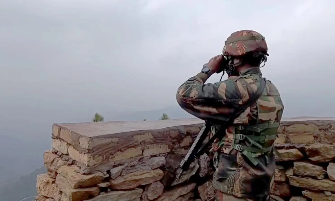 Pakistan Army Initiates Unprovoked Fire Across LoC in Jammu and Kashmir; Local Describes Tense Night