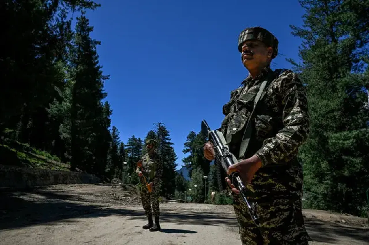 U.S. Urges De-escalation in India-Pakistan Conflict, Offers Mediation Support