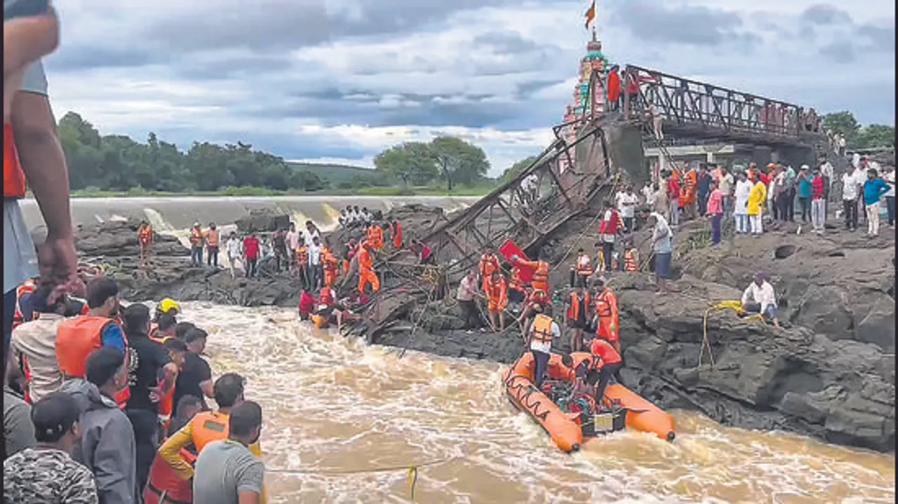 Bridge Collapses in Pune