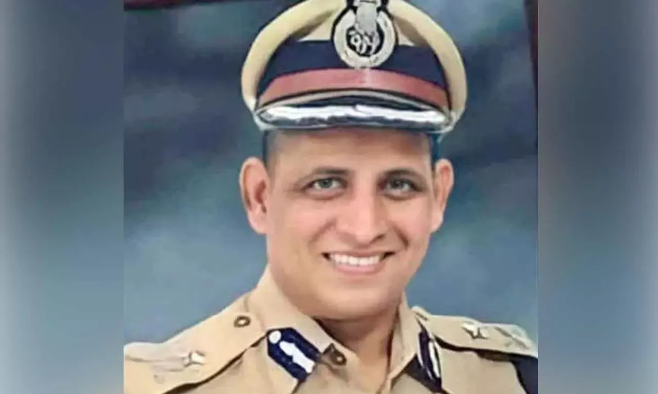 1564044-ravada-azad-chandrasekhar