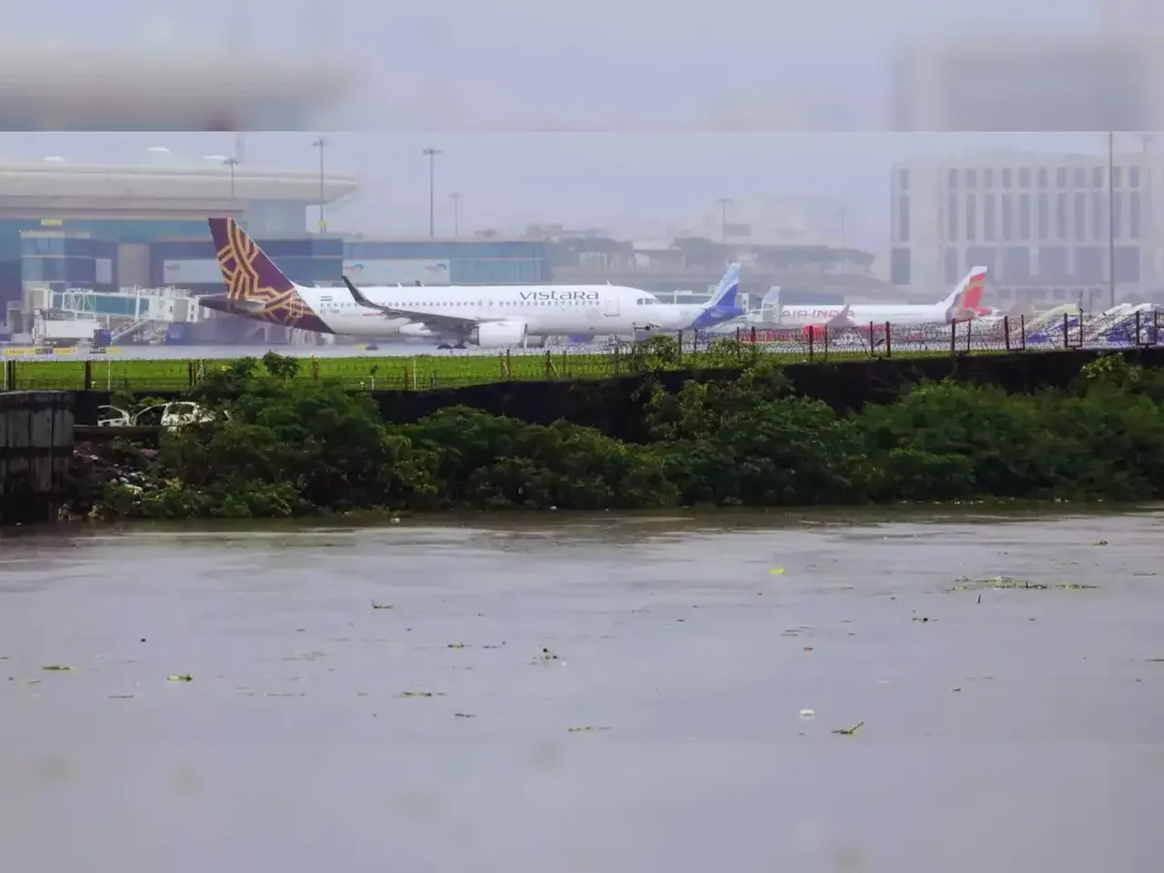 mumbai-rains-indigo-issues-travel-advisory-for-passengers-amid-heavy-rainfall-alert