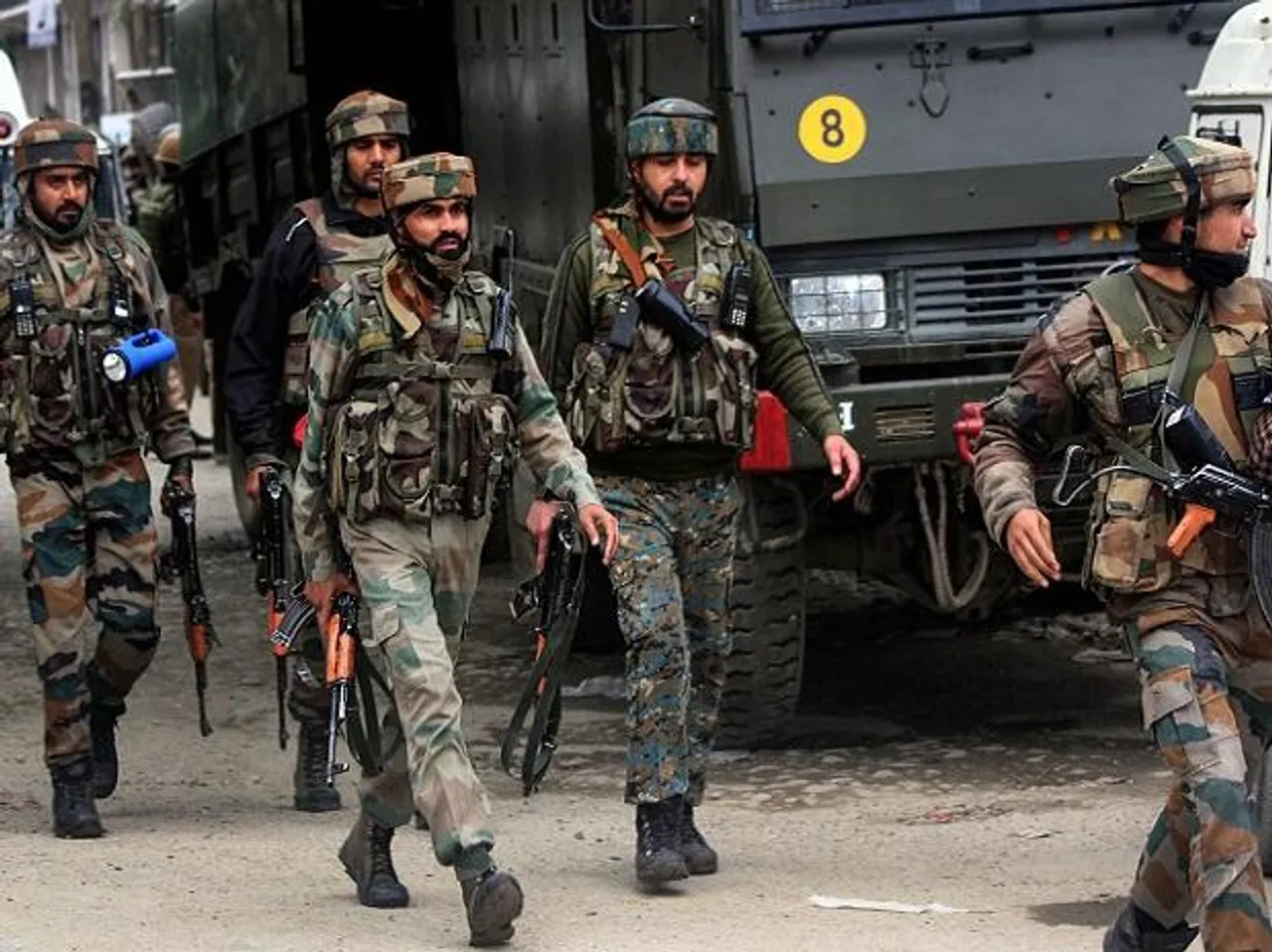 Fierce encounter with terrorists in Pulwama, an army jawan martyred