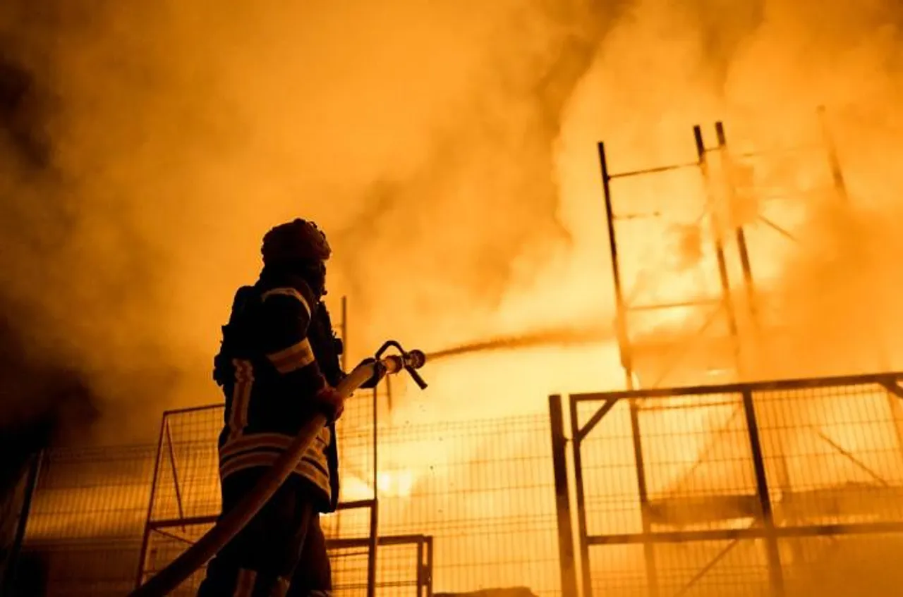 2 killed in Russian attacks on Kherson, Ukrainian officials say