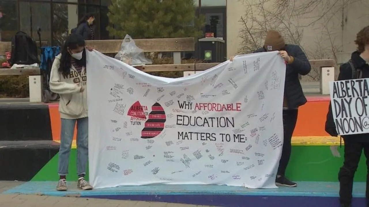UNIVERSITY OF CALGARY, CANADA, STUDENTS CUT CLASS TO PROTEST AGAINST TUITION HIKE