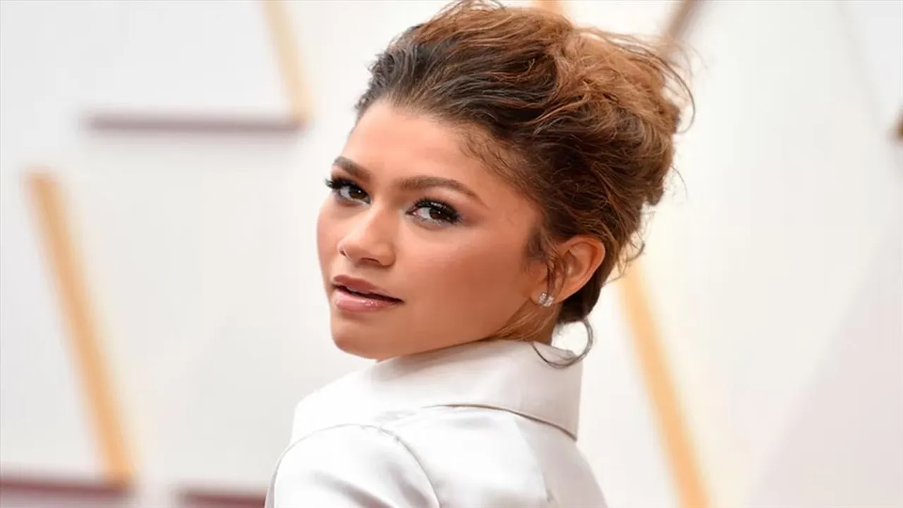 “This is why I don’t cook” Zendaya says as she has to get stiches after a Kitchen accident