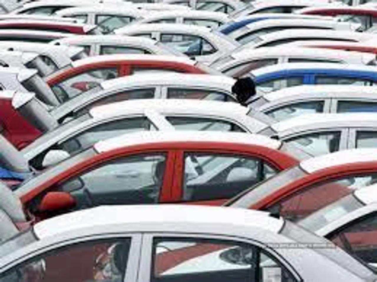India Oct passenger vehicle sales 226,353 units vs 310,694 yr ago