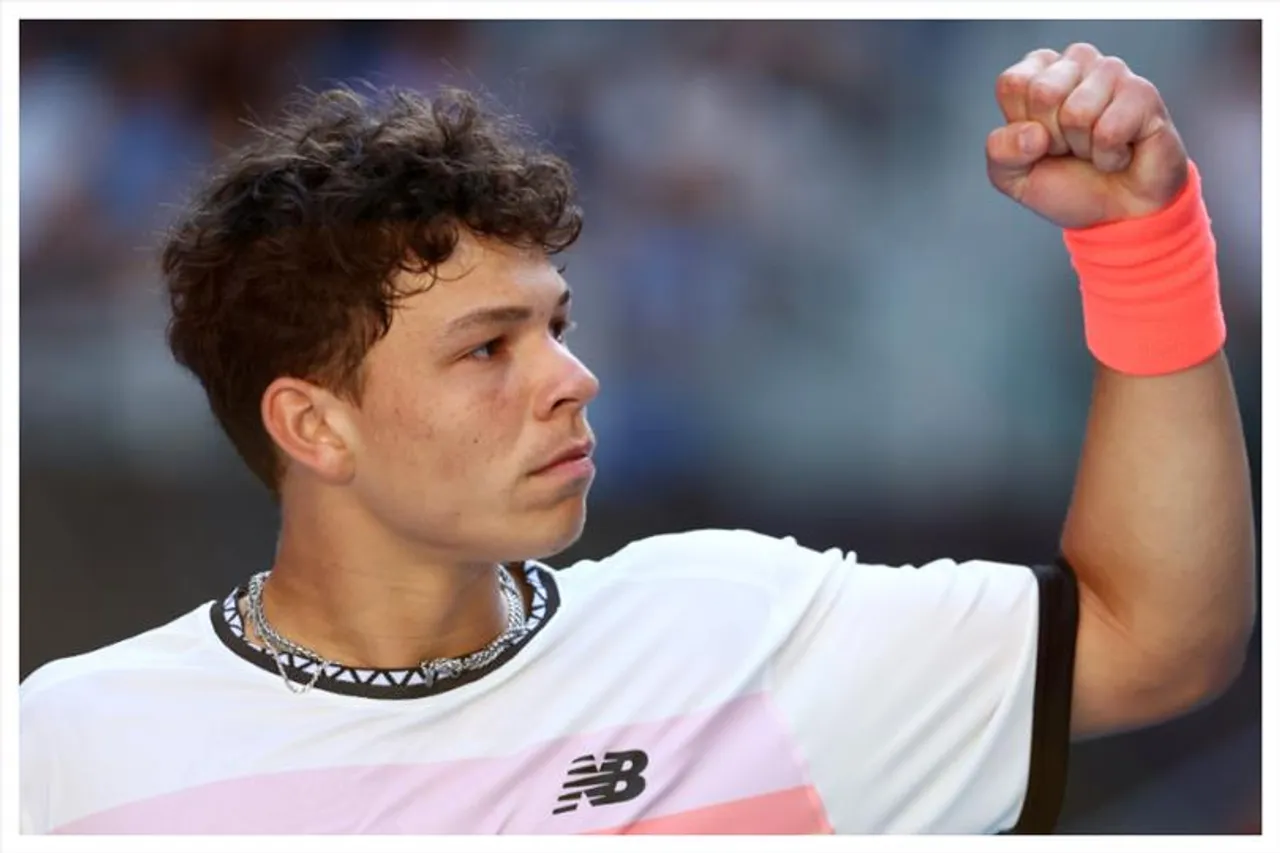 BenShelton's run continues as he knocks out Wolf