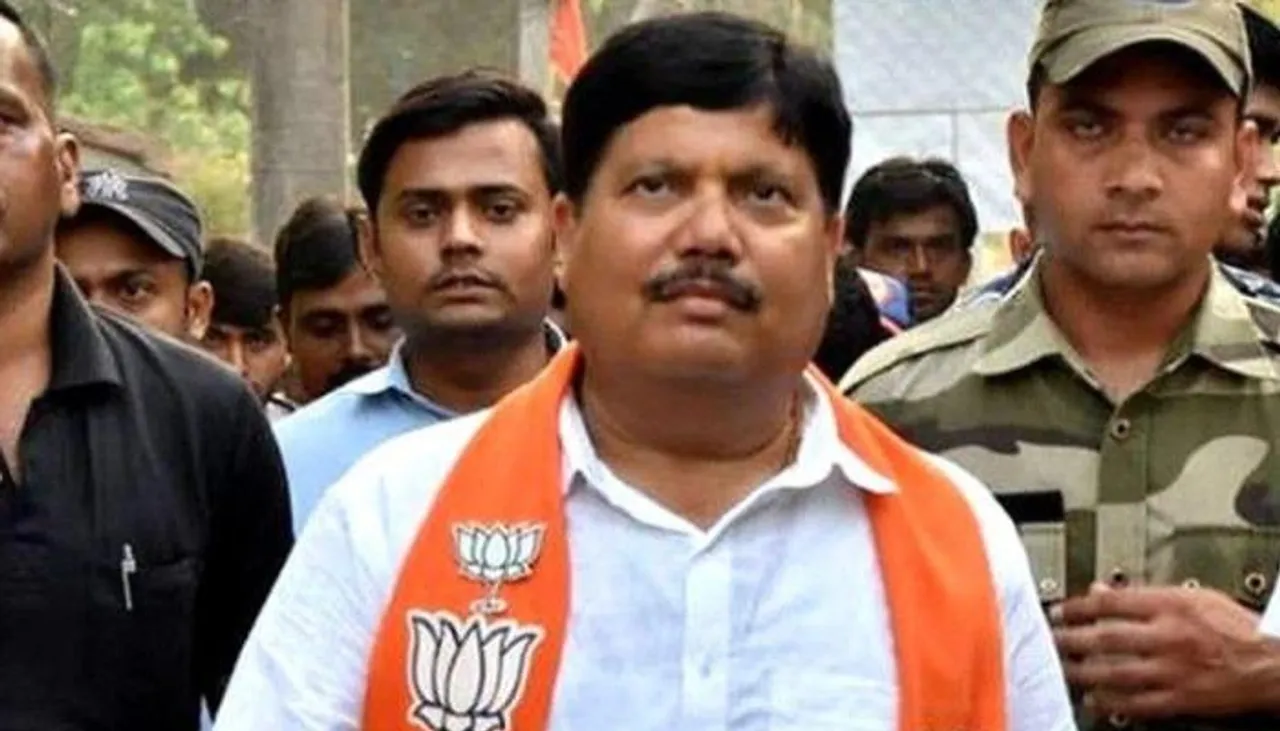 BOMBS HURLED BJP MP ARJUN SINGH'S HOUSE