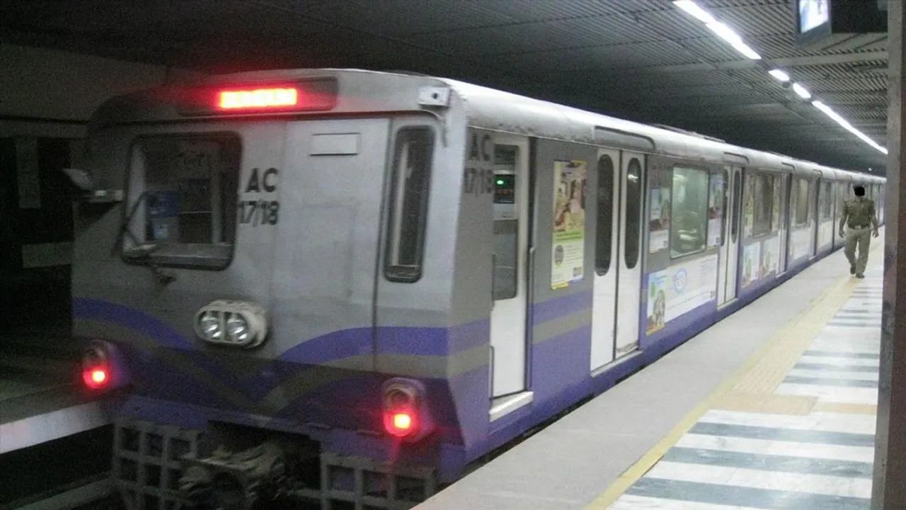 Smoke in New Garia-bound metro rail at Rabindrasdan station