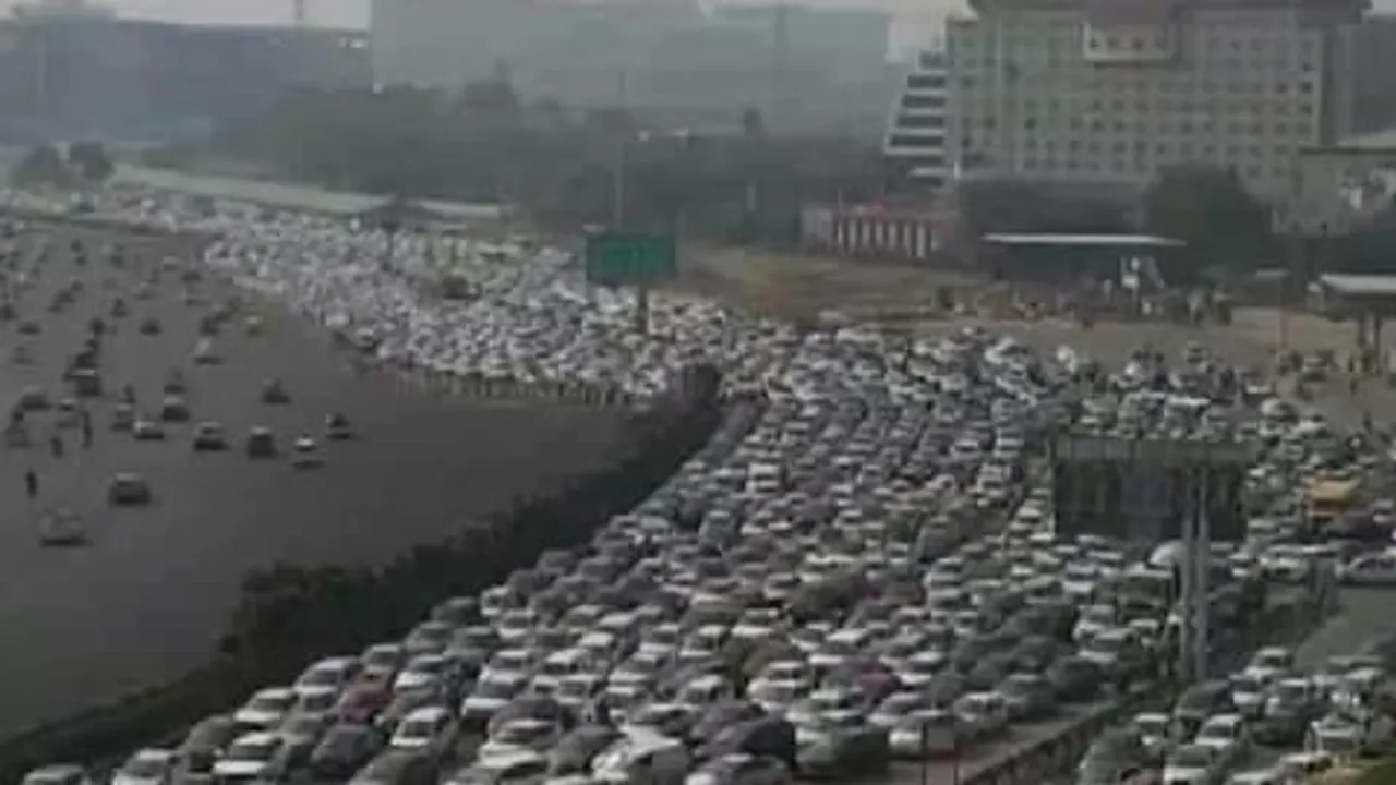 Heavy jam at Delhi-Gurgaon border as farmers protest on Bharat Bandh