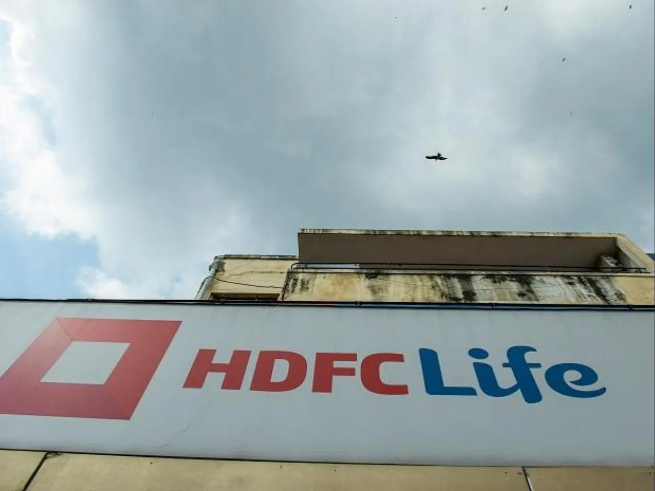 Data Update HDFC Life