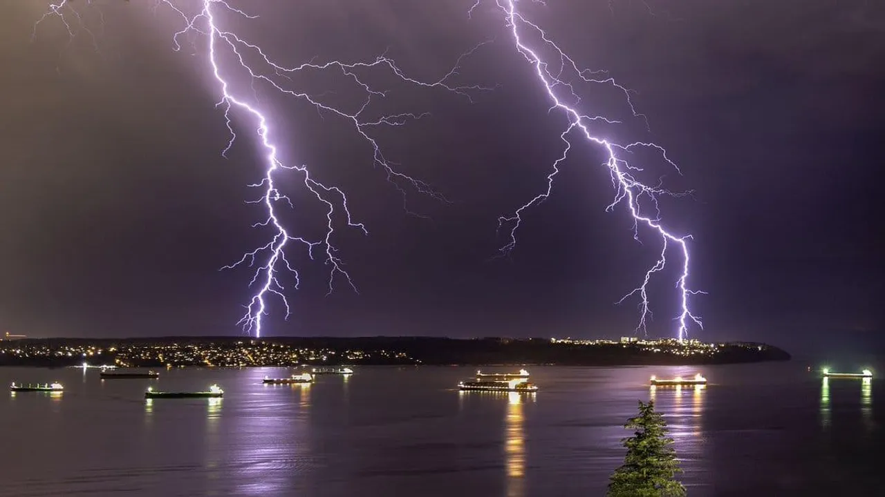 SEVERAL BRITISH COLUMBIA HIGHWAYS CLOSED AND THOUSANDS WITHOUT POWER AMID STORMY CONDITIONS