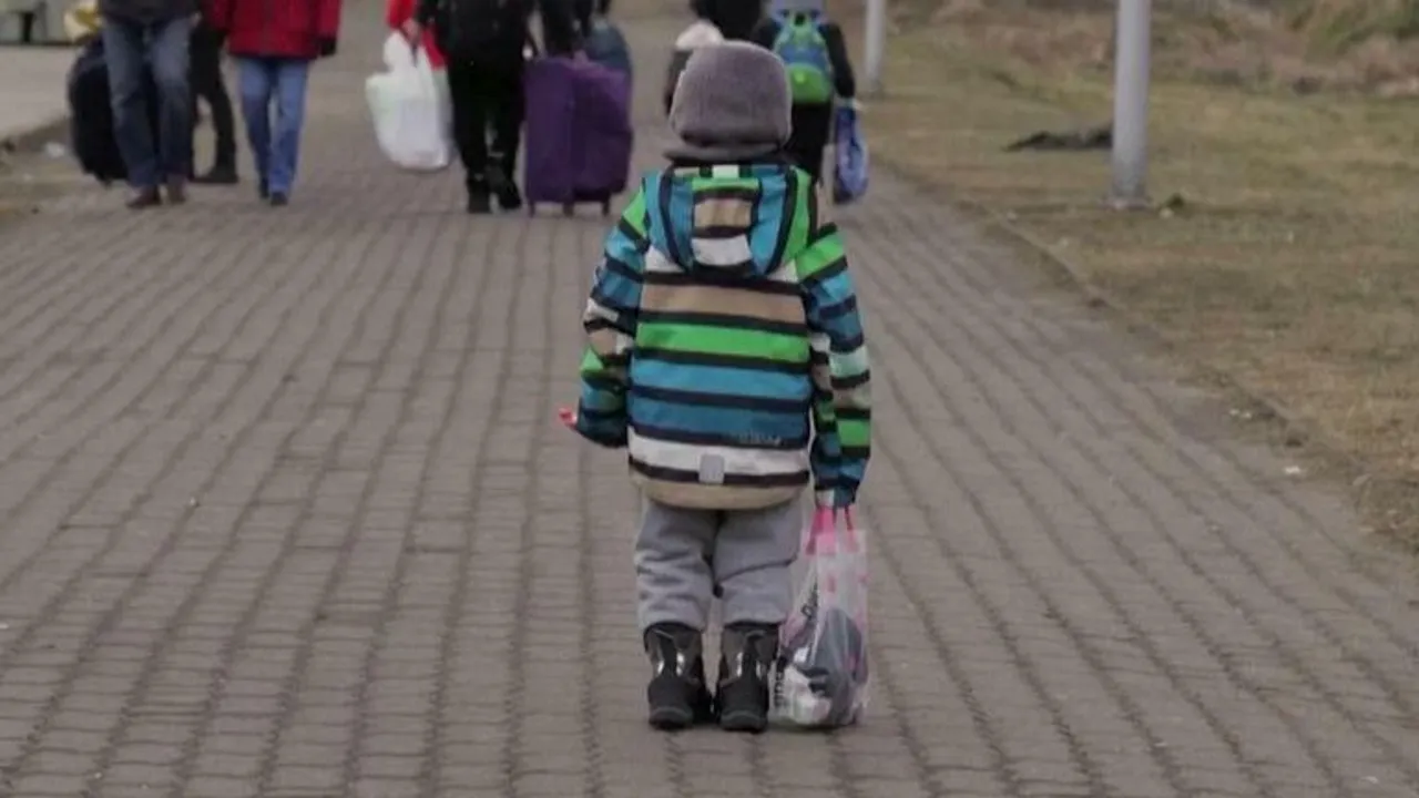 Lonely Child On The Way of Ukraine, Watch The Heartbreaking Video
