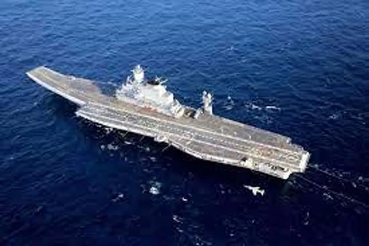 A terrible fire on a ship of the Indian Navy