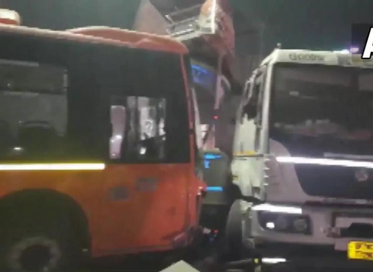 Terrible bus accident in Kanpur!