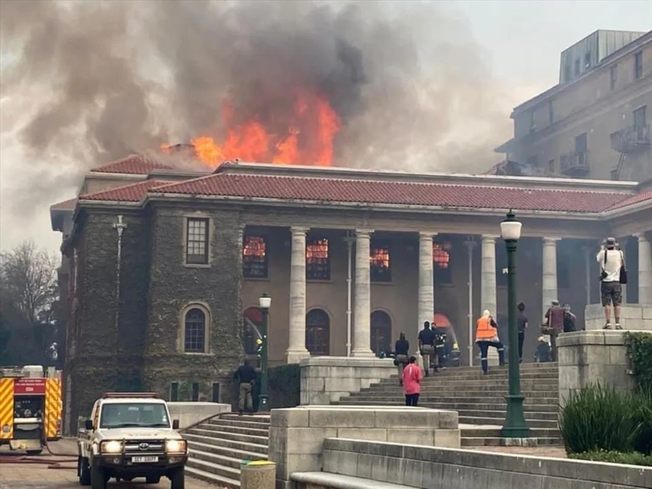 SOUTH AFRICAN PARLIAMENT COMPLEX IN CAPE TOWN ON FIRE
