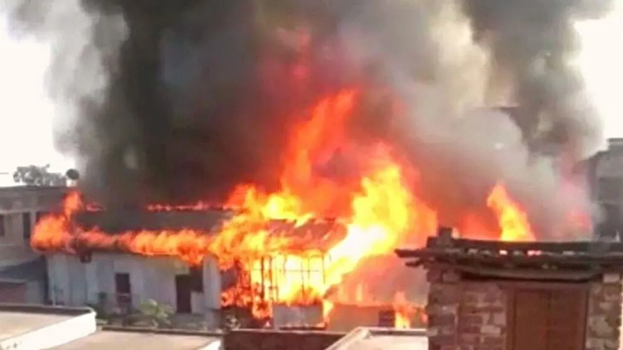 Fire Breaks out in Basirhat, several injured