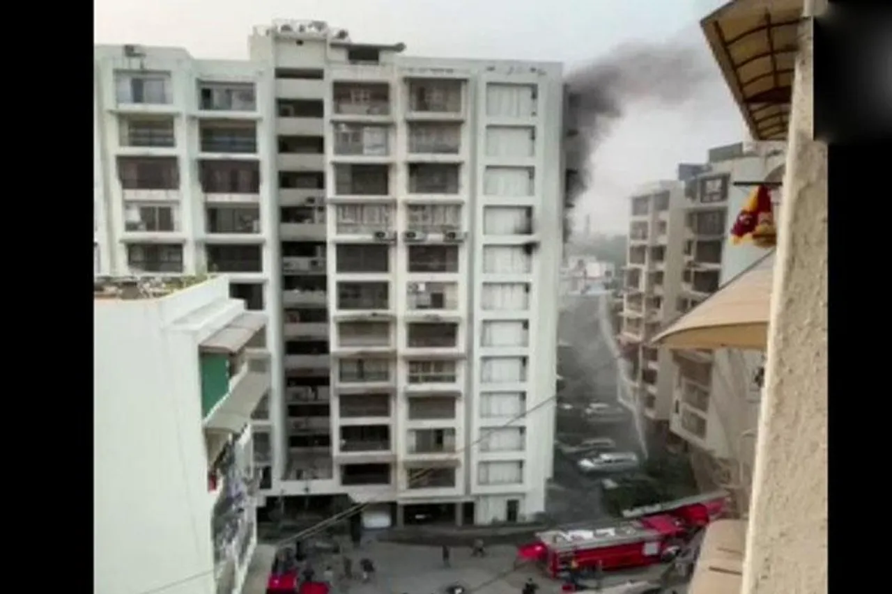 Teenage girl dies in fire at Ahmedabad