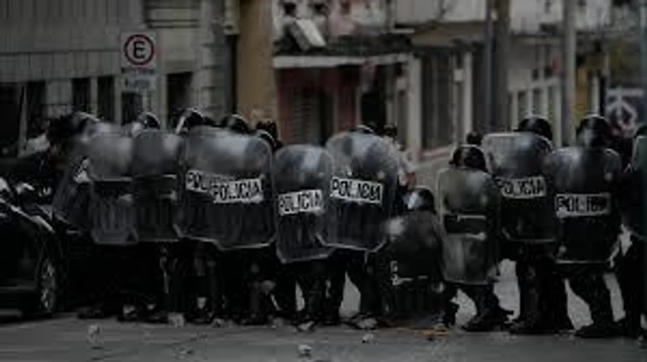 Guatemala: Ex soldiers storm, 5 injured