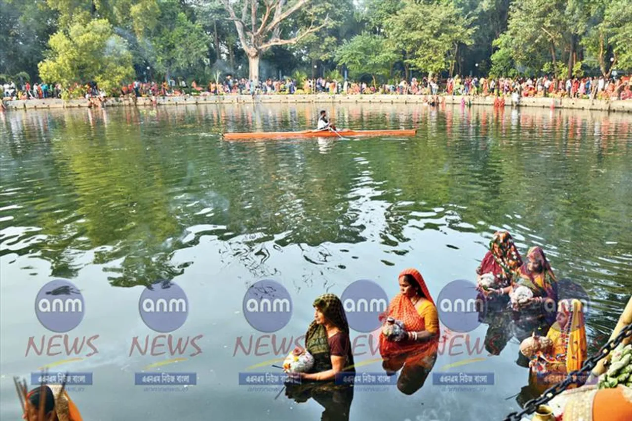 No chat puja in rabindra sarobar lake