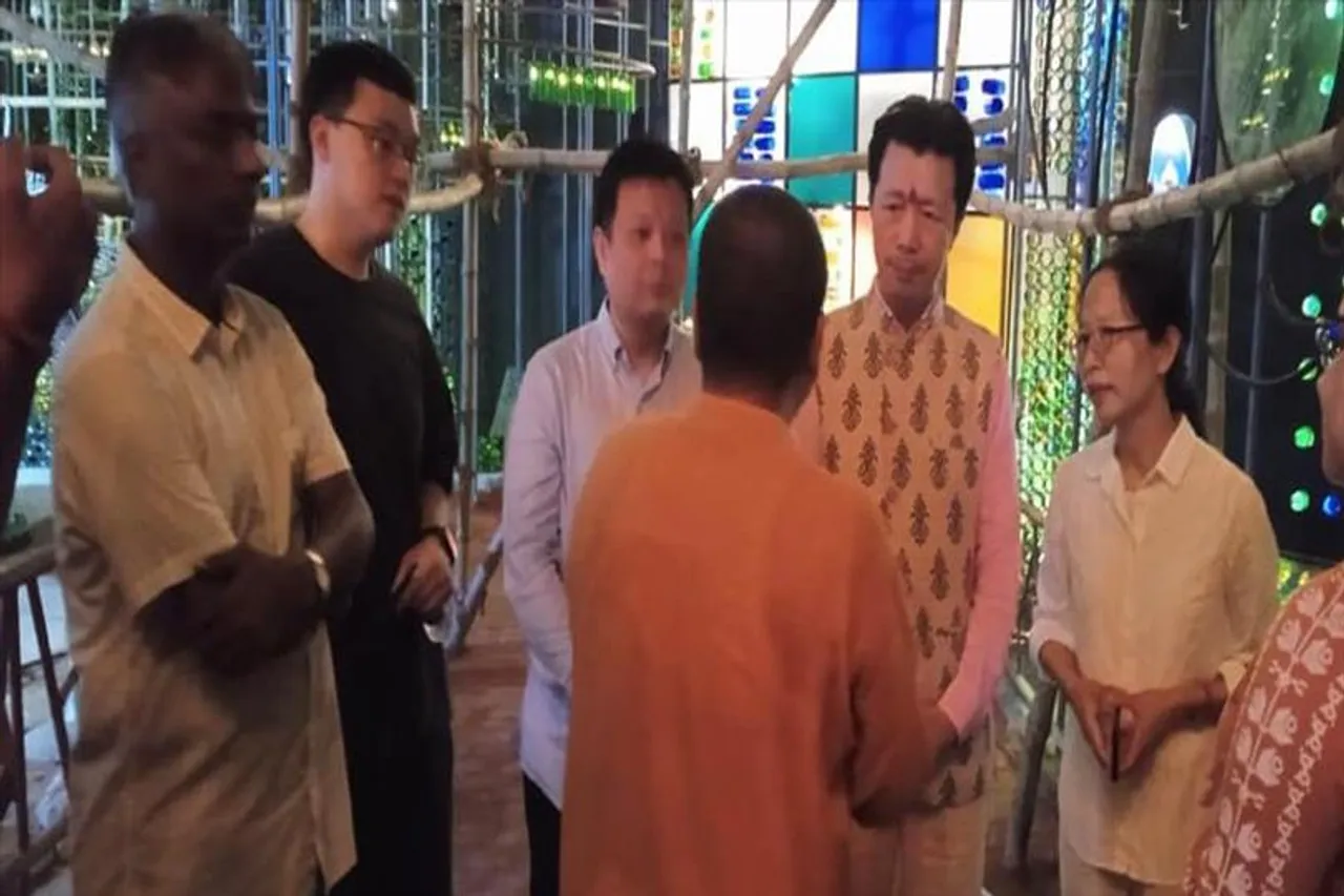 Zha Liyou wants to see Chorbagan Sarbojanin Durgotsab again