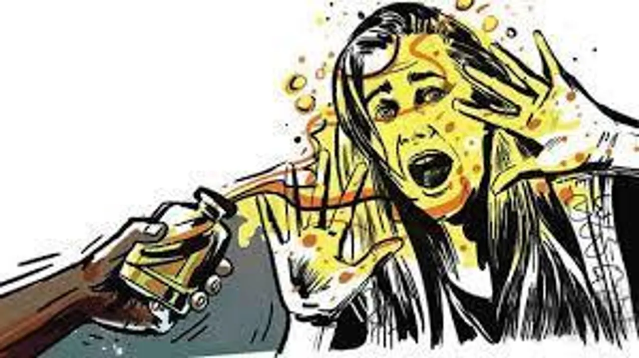 Angered  bursting crackers man throws acid on women