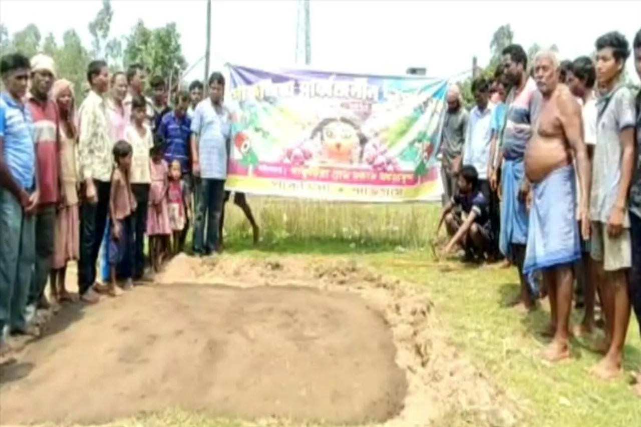 Ancient Puja Is Not Lost In The Crowd Of Themes