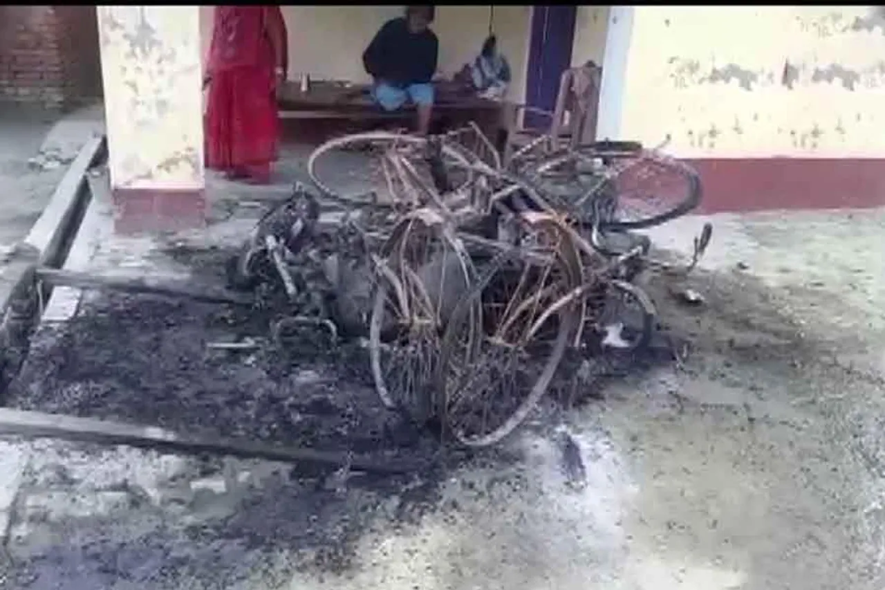 The villagers protested against the murder of a youth in Bihar