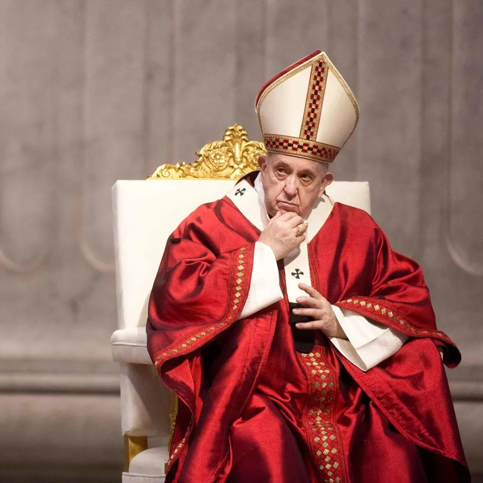 Pope calls Russia-Ukraine war "madness"