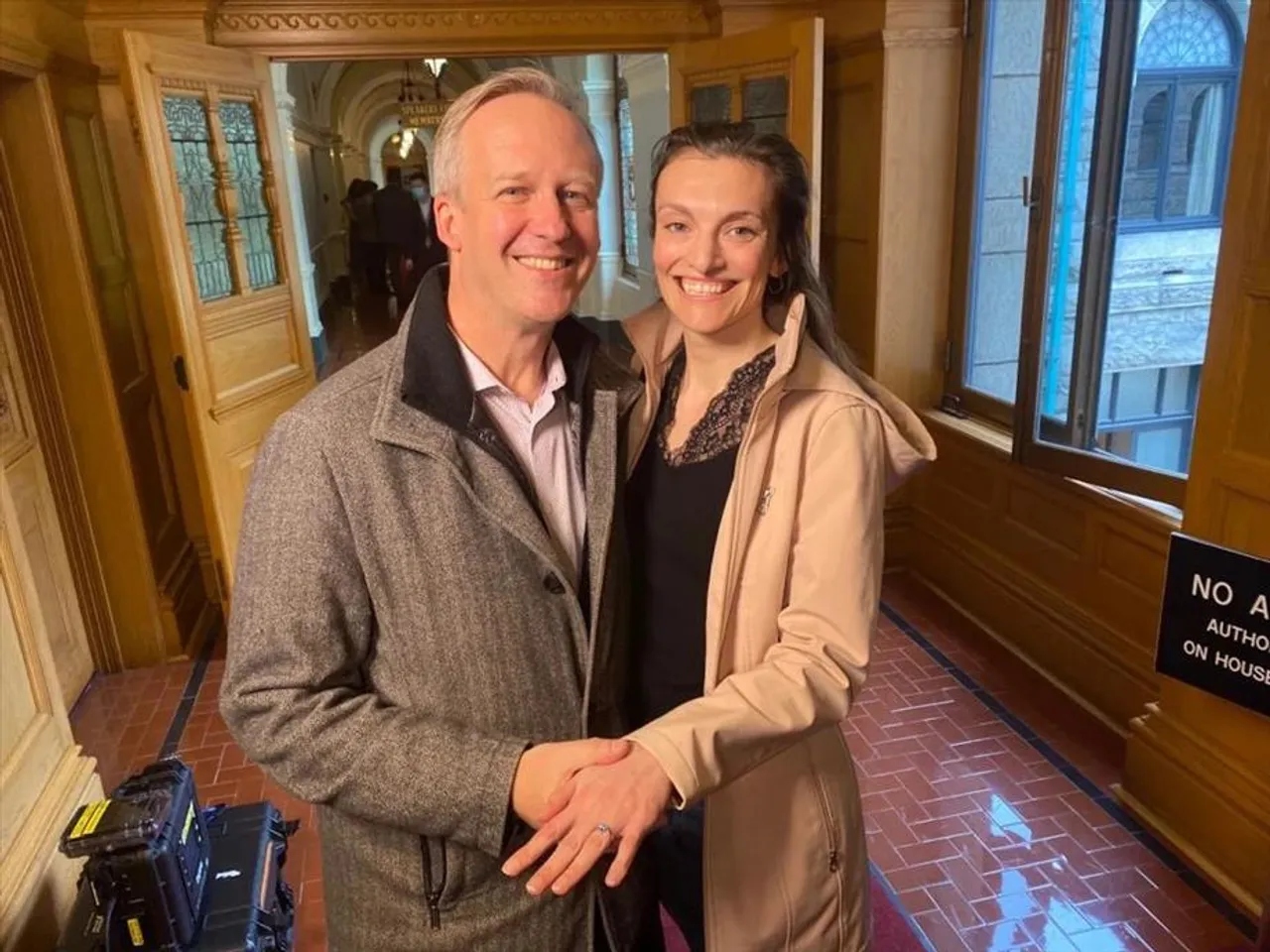 CANADA 🍁…BRITISH COLUMBIA (B.C) LEGISLATURE LOVE ❤️ B.C MLA PROPOSES TO PARTNER ON LEGISLATURE FLOOR.