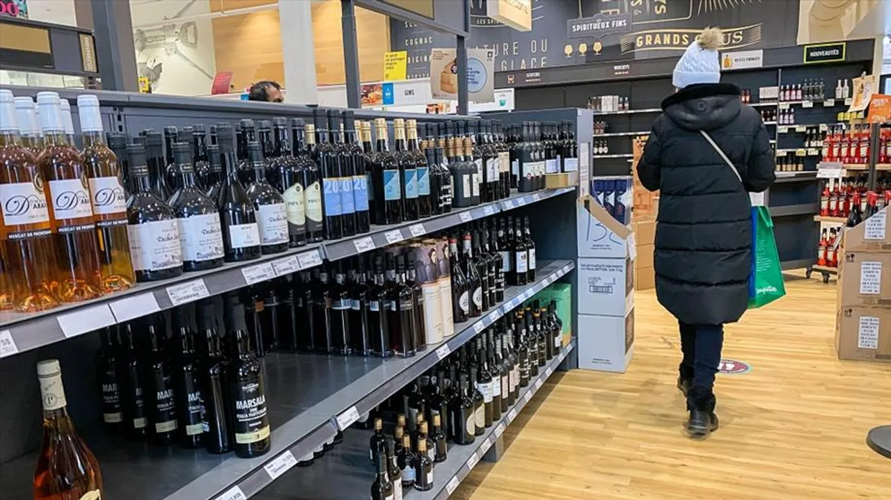 CANADIANS, Can Toast Holiday With BUBBLY, but face BOOZE and BEER SHORTAGE