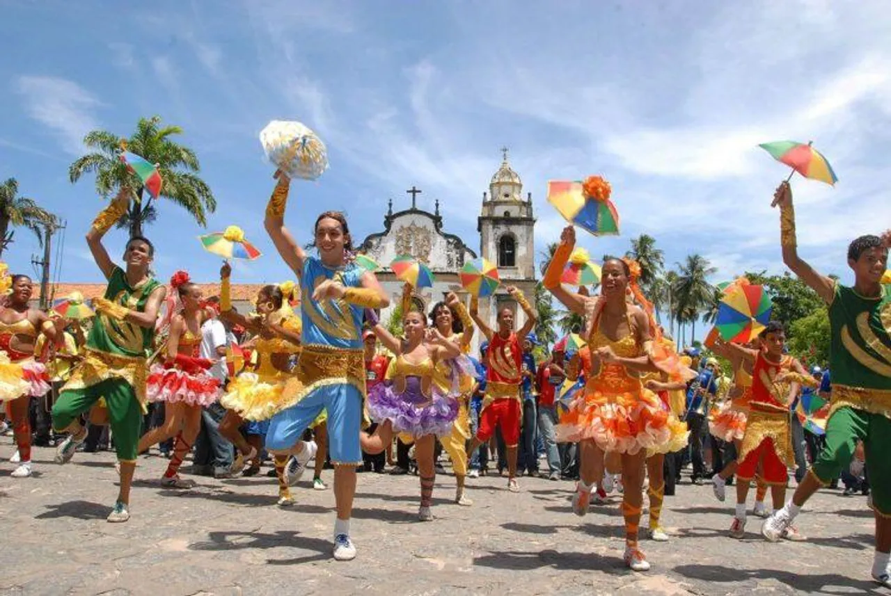 RIO DE JANEIRO CANCELS CARNIVAL PARADE DUE TO RISING COVID19 CASES .. OMICRON THREAT
