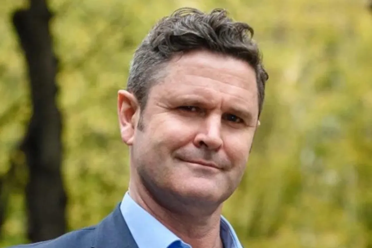 Good news for cricket fans, Chris Cairns is slowly recovering