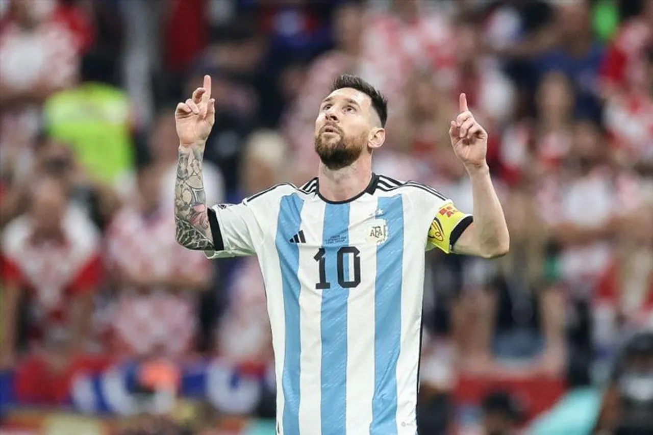 Did former manager Vicente del Bosque entice Messi to play in Spain?