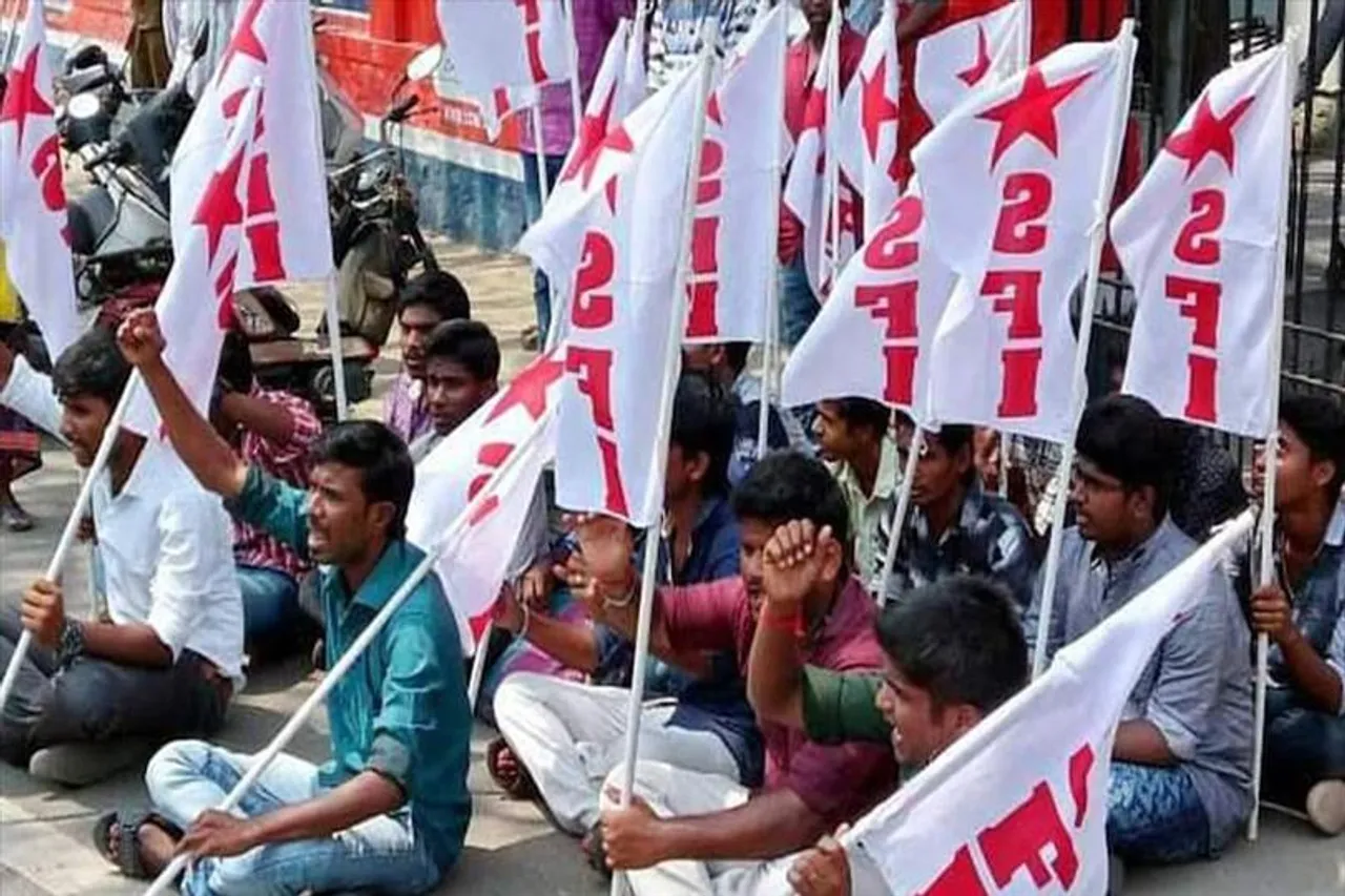 SFI on street to demand election of student council in colleges and universities