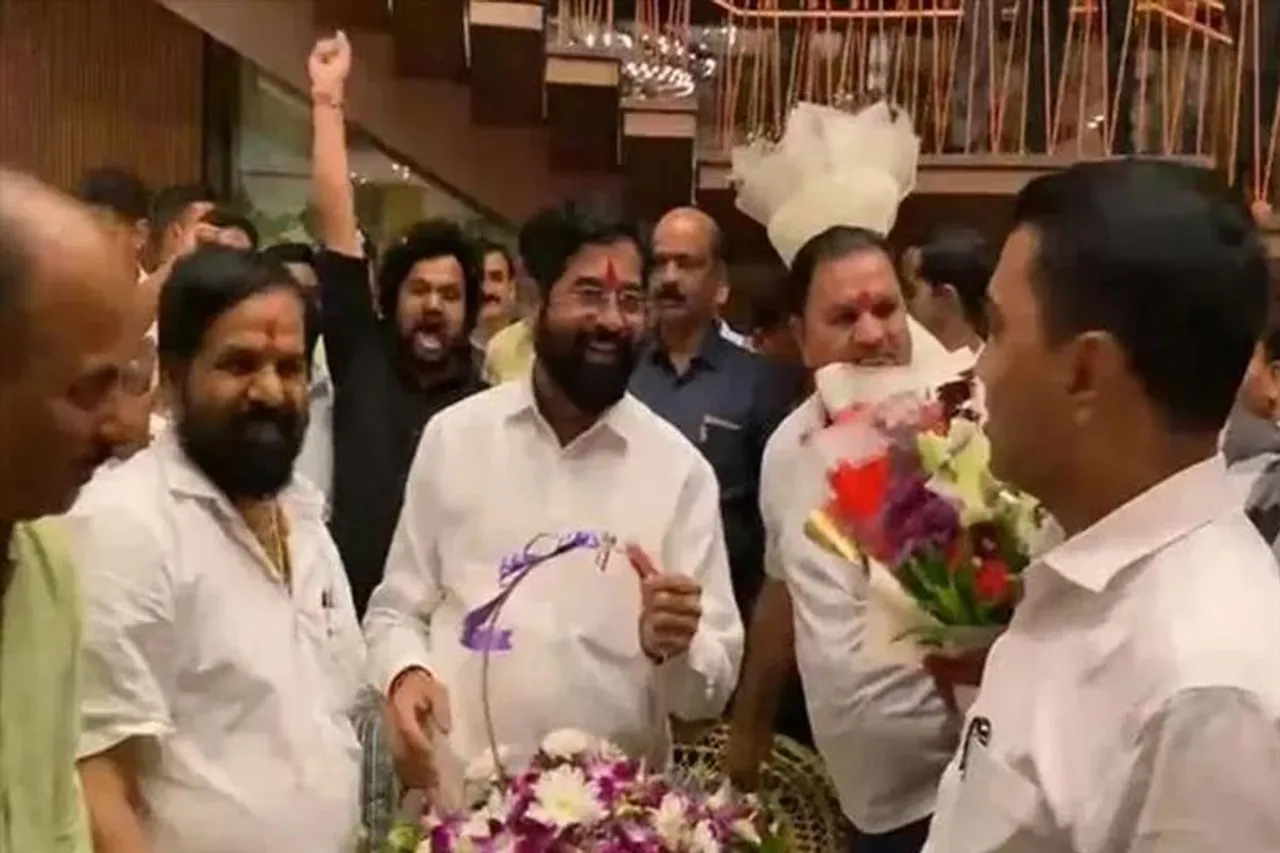 Goa cm welcomes new cm Eknath Shinde