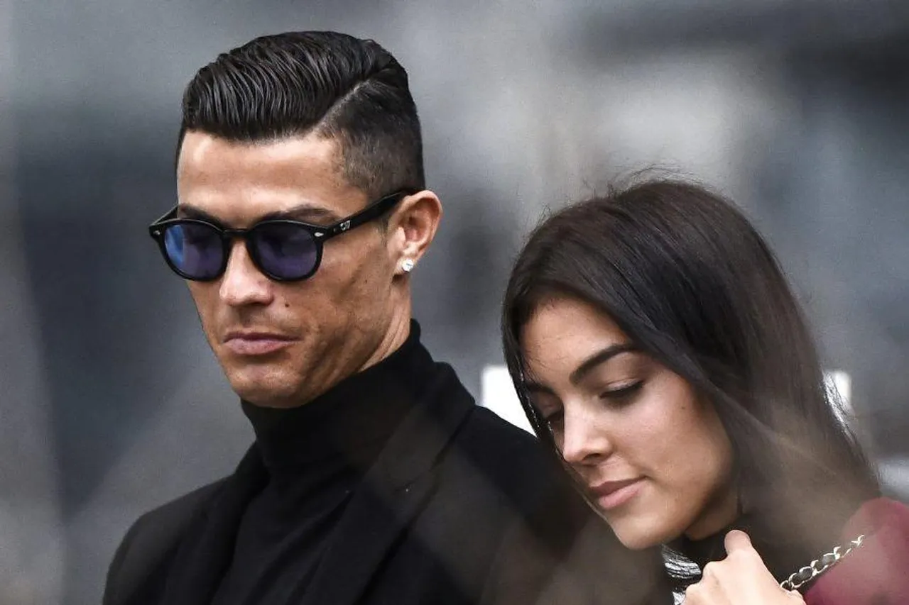 30% PAY CUT TO LEAVE UNITED