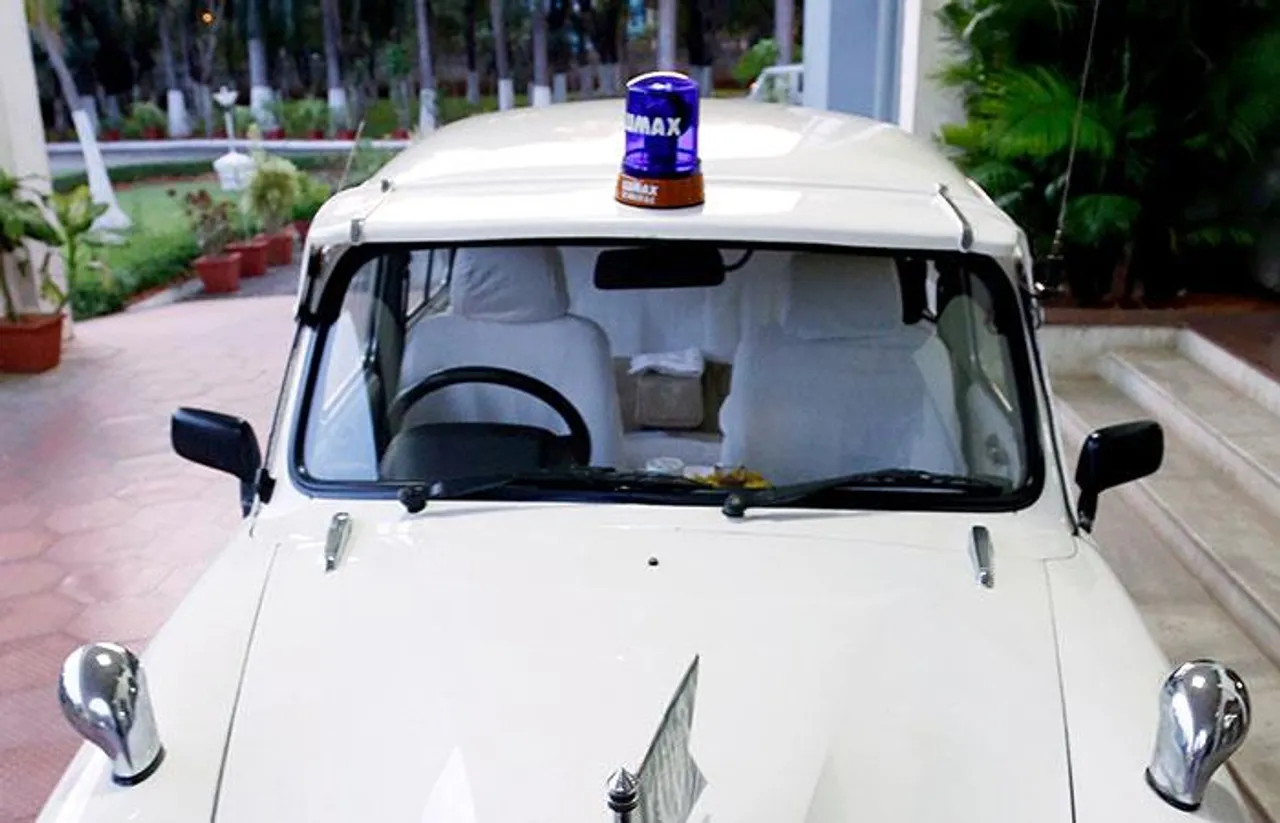 Kolkata Police step up drive against misuse of blue beacon