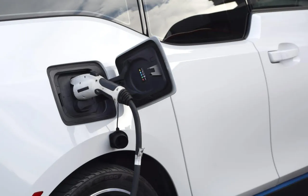 CANADA MAY HAVE HIT IT'S LONG AWAITED  ELECTRIC VEHICLE TURNING POINT.