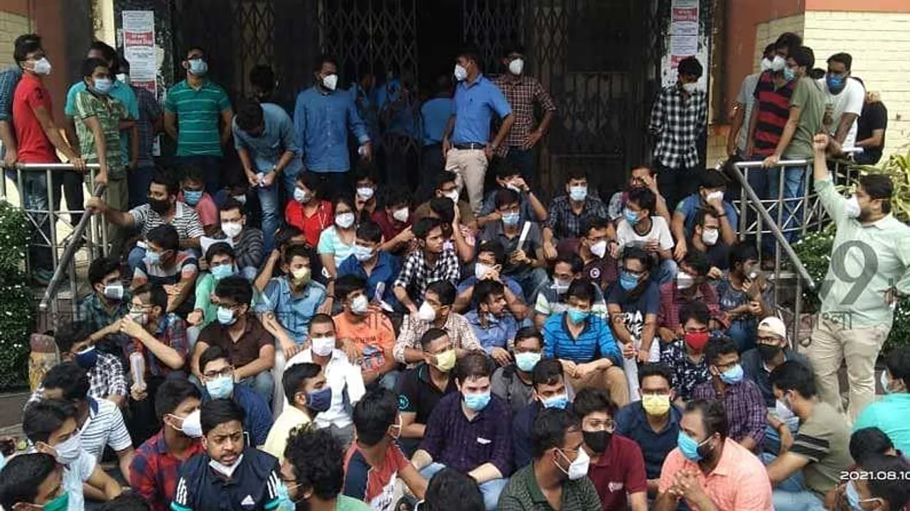 RG kar hospital protest on 15 demands