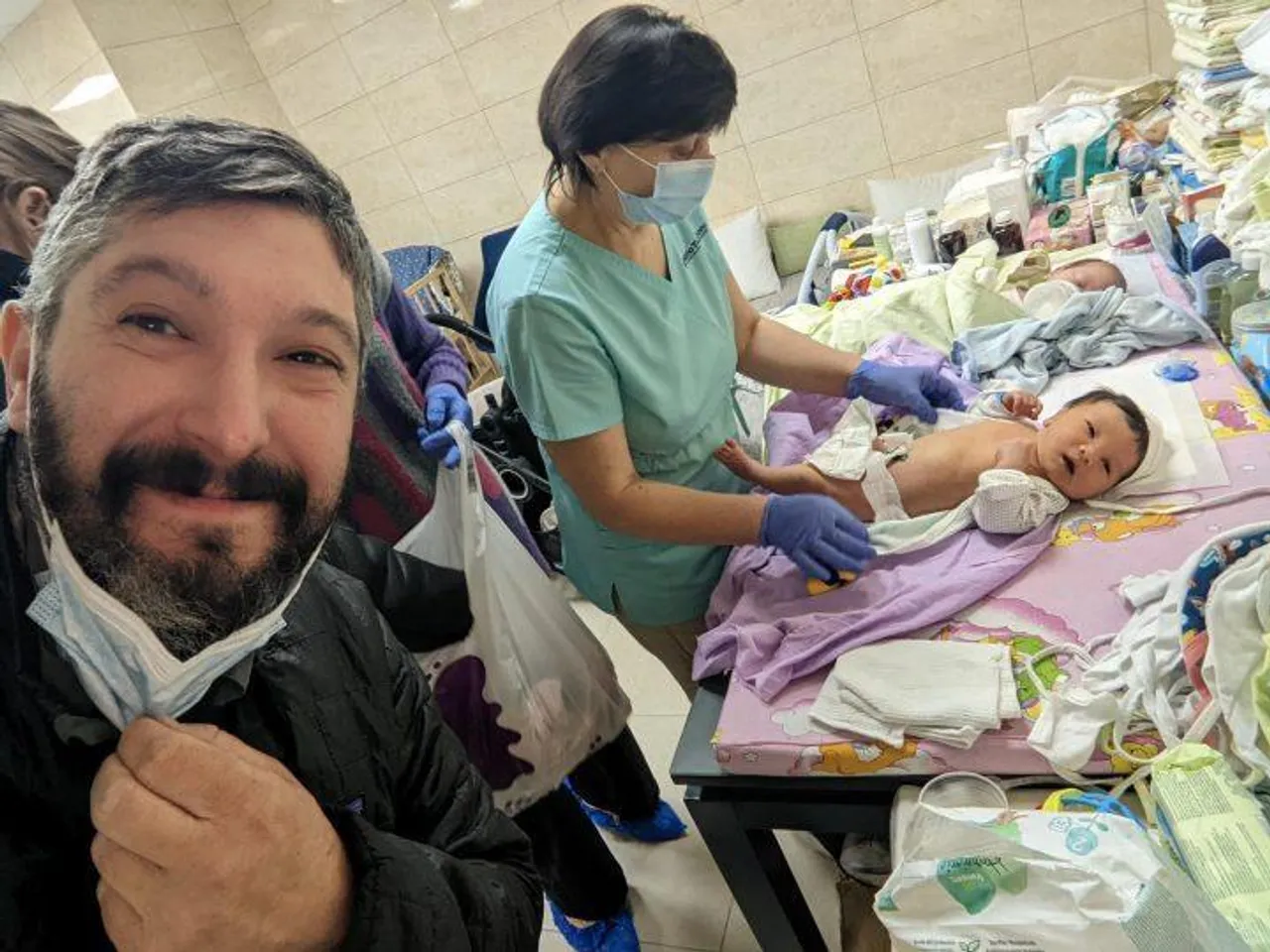 NEWBORN CANADIAN BABY BOY RESCUED From KYIV Amid RUSSIAN ATTACKS