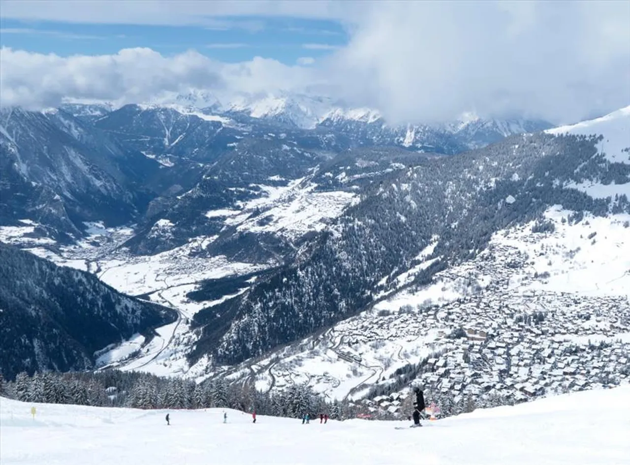 SWITZERLAND IMPOSES 10-DAY QUARANTINE ON UK TRAVELLERS