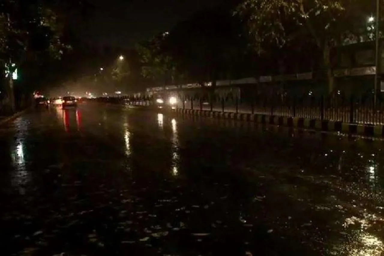 First rain of the season in Kolkata
