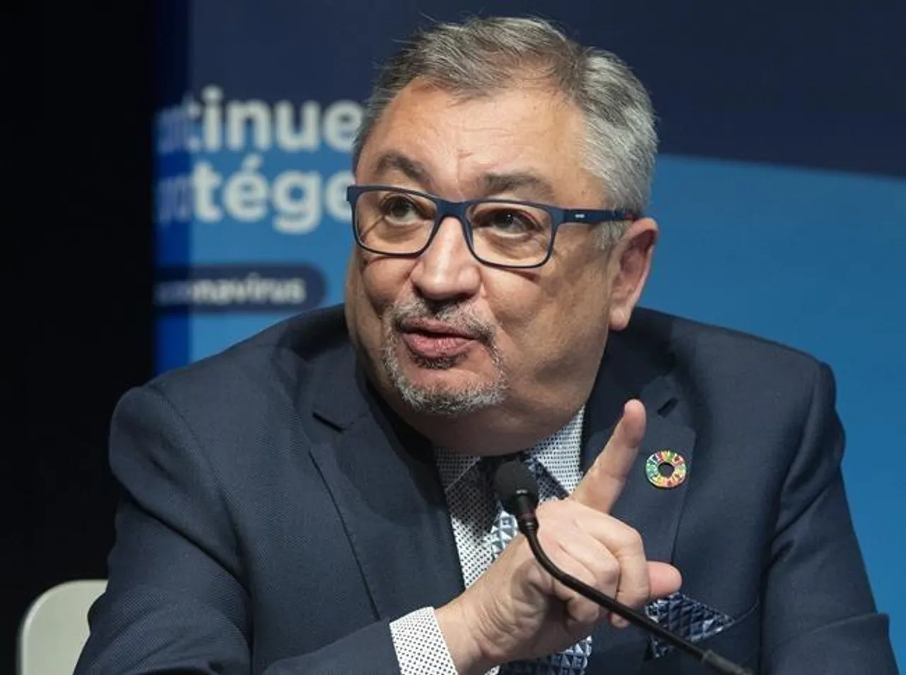 QUEBEC'S PUBLIC HEALTH DIRECTOR RESIGNS AS HOSPITALS OVERWHELMED BY OMICRON.