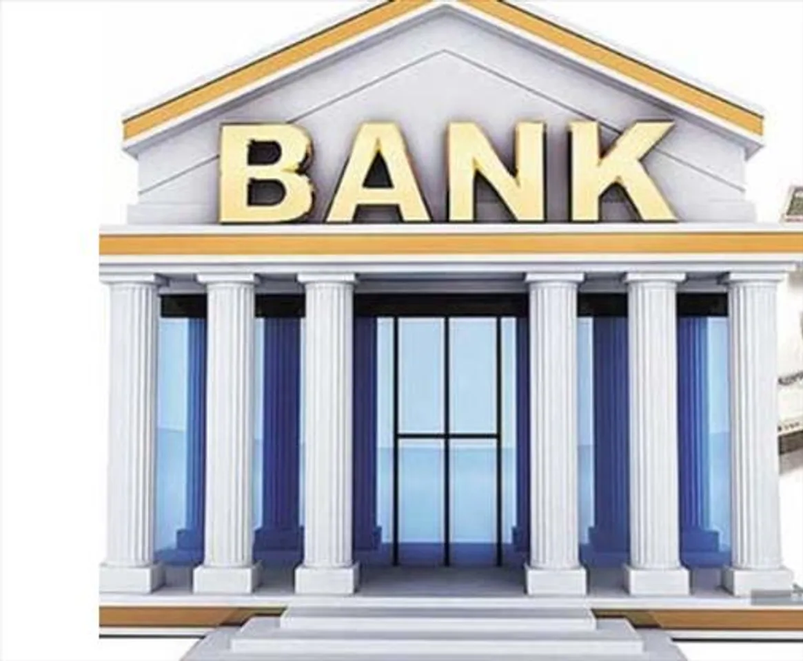 US BANK ROBBED BY A MAN DRESSED AS AN ELDERLY WOMAN