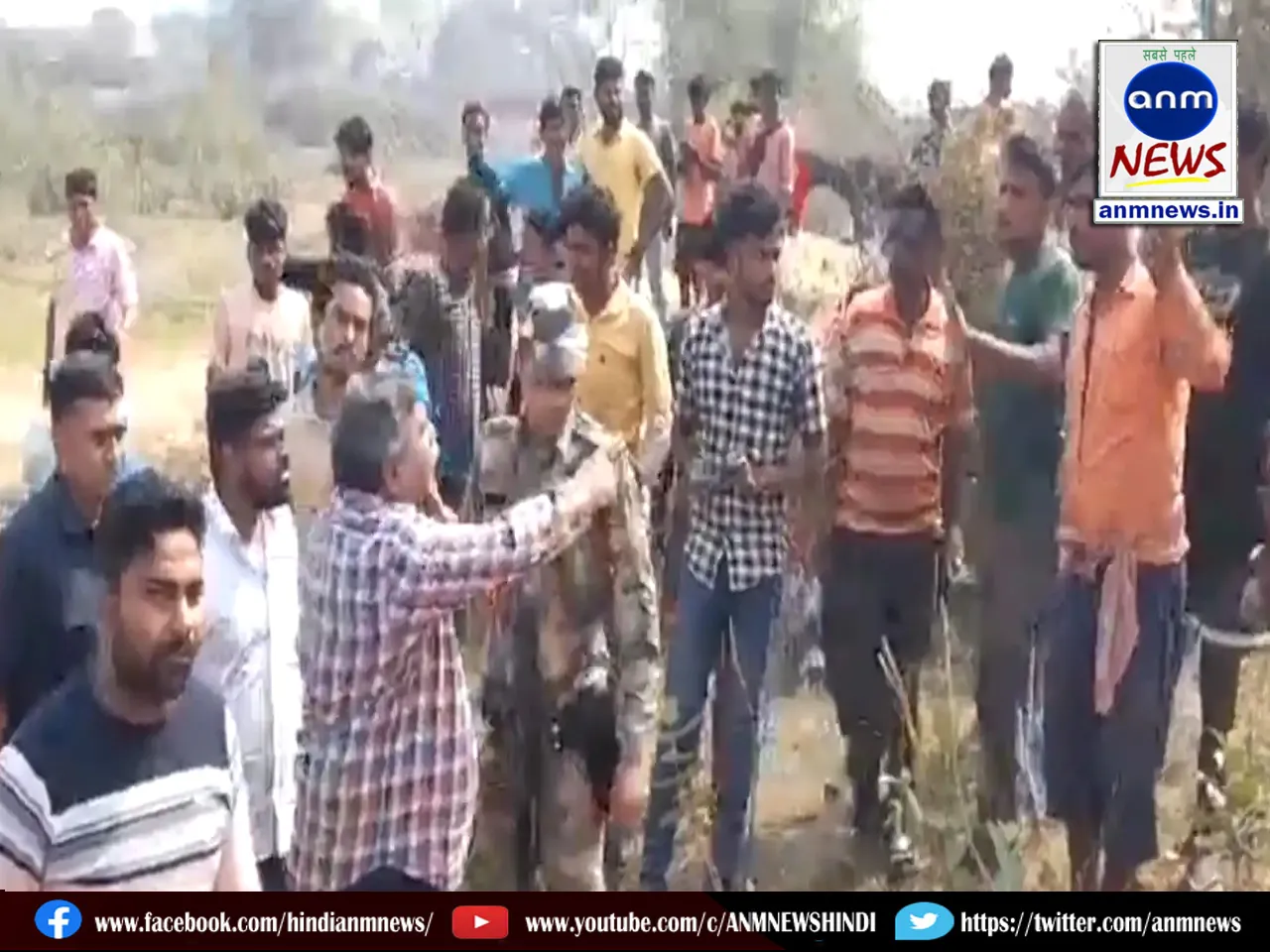 Sand traders protested against Jitendra Tiwari