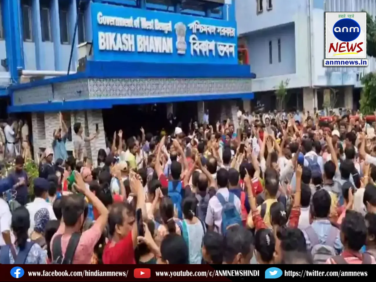 Teachers protest in front of Vikas Bhavan