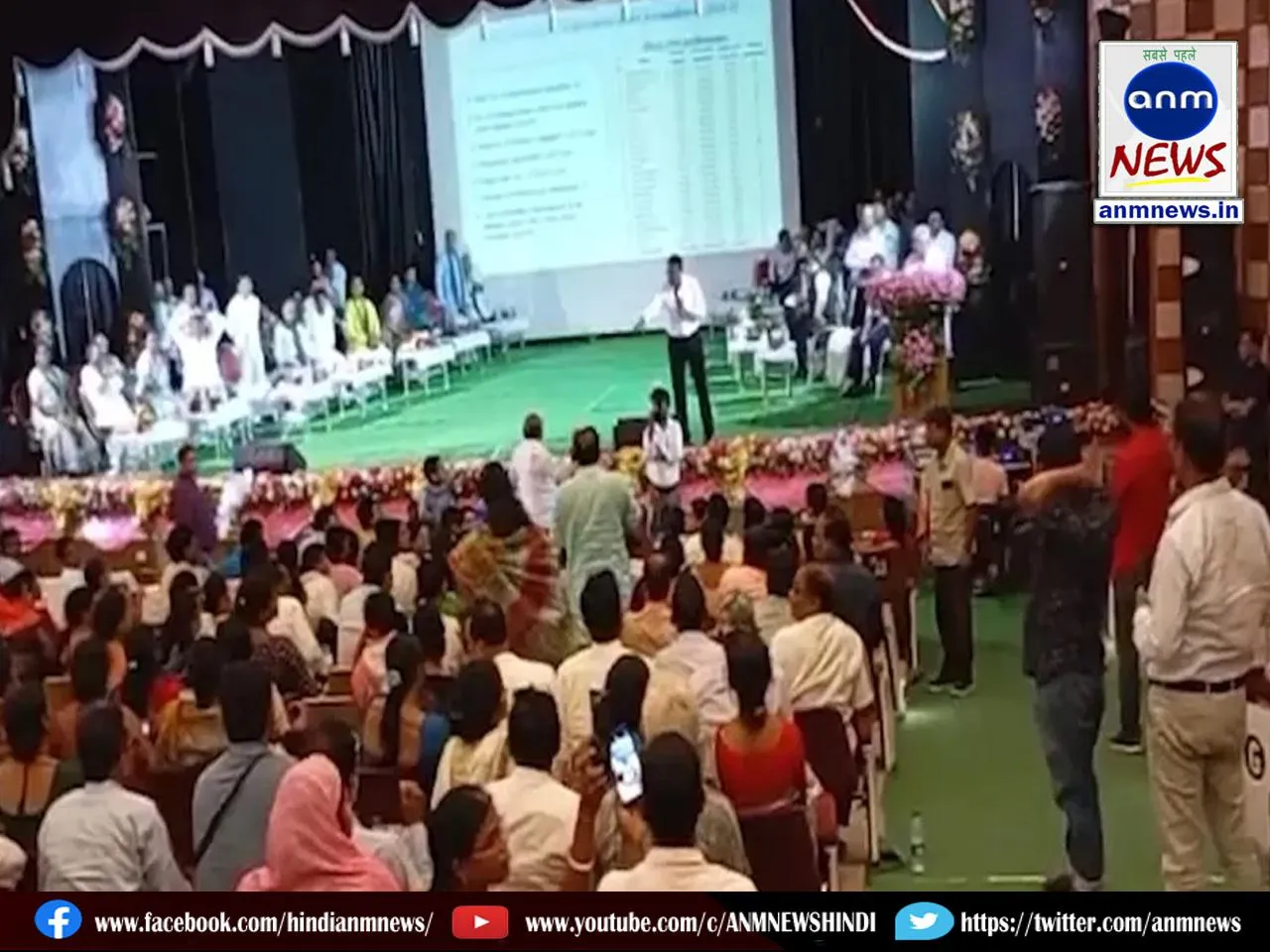Sharp altercation between BJP leader and public representatives
